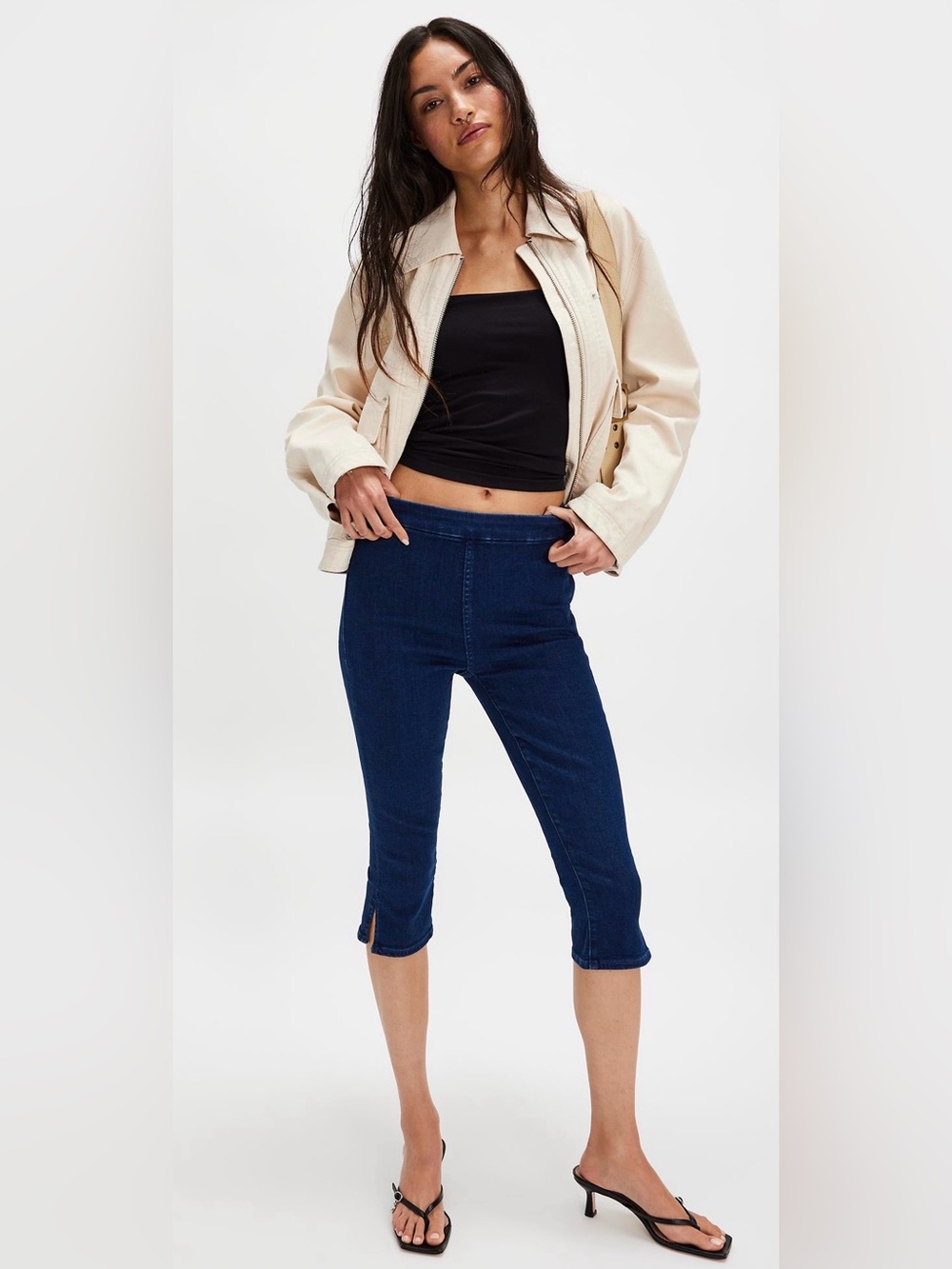 MOTHER The Nothing Bunny Snip Pull-On Mid Rise Capri Jeans